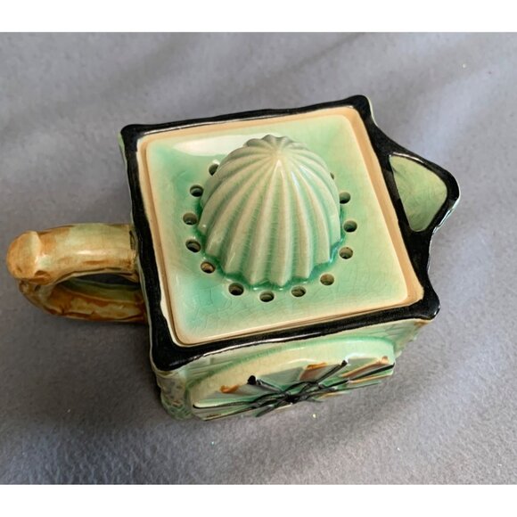 Vintage Cottage-Themed Ceramic Citrus Reamer with Lid & Handle - Picture 5 of 15
